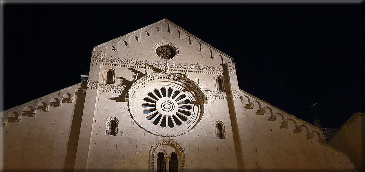 foto Bari di notte